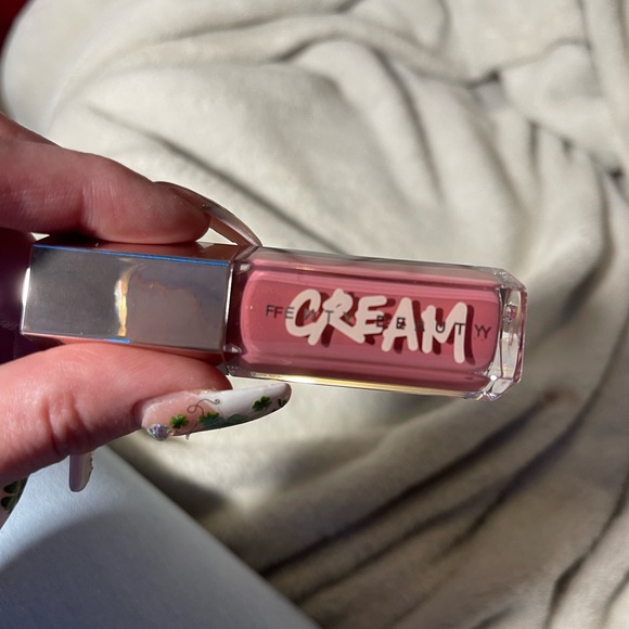 Fenty Beauty Makeup Fenty Gloss Bomb Cream In The Color Cupcakin